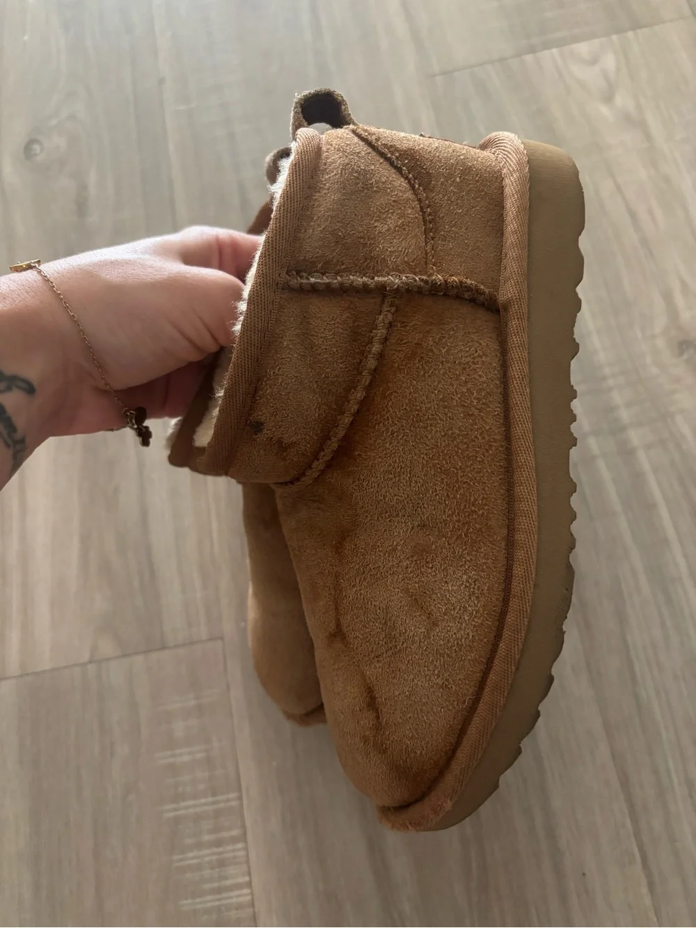 Ugg Mini Kids Cozy Shearling Lined Boot in Chestnut size 1Y